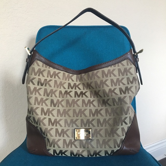 Michael Kors canvas/leather monogram hobo bag - Picture 2 of 9